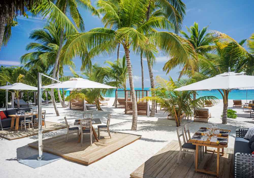 Cafe Umi at InterContinental Maldives Maamunagau Resort by IHG thumbnail 2